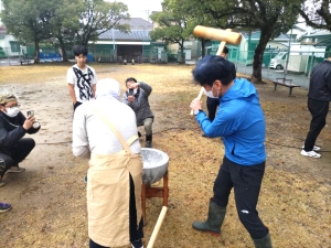 悟さんの餅つき.jpg